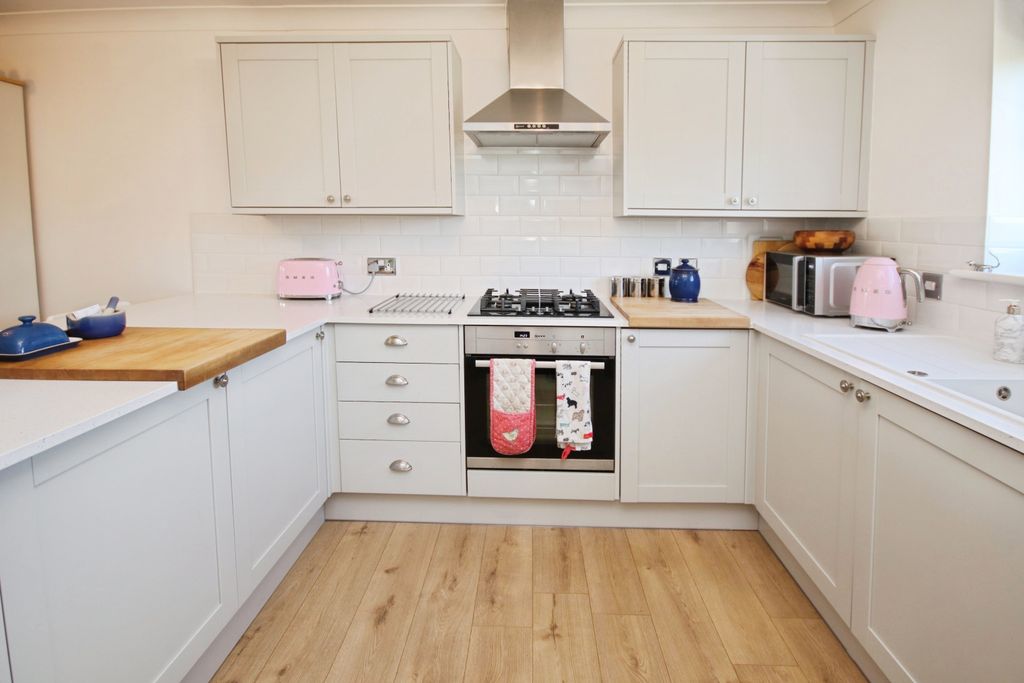 Property photo 2 of 30