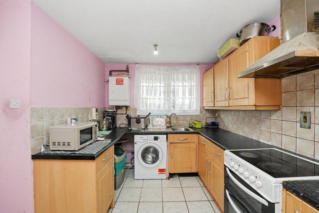 Property photo 2 of 24 Kitchen