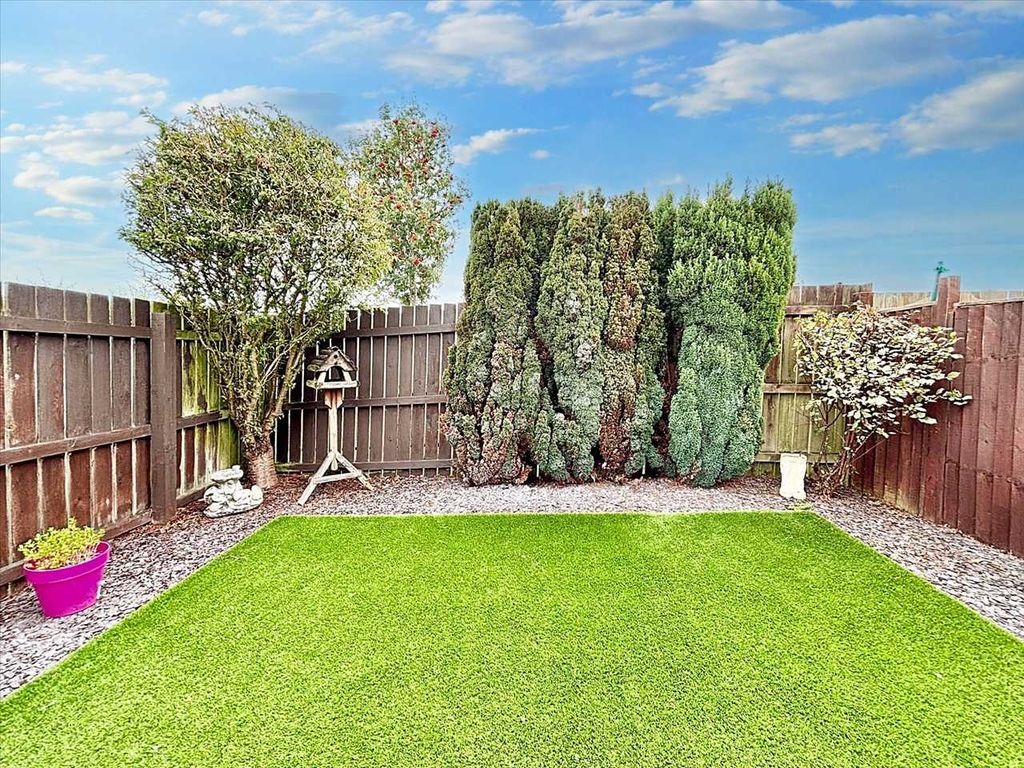 Property photo 2 of 28