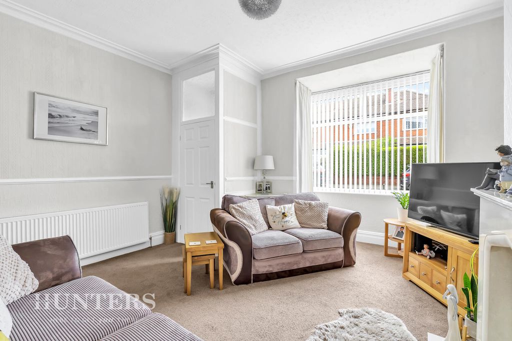 Property photo 3 of 19 Living Room