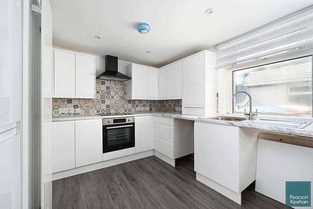 Property photo 1 of 17 Kitchen