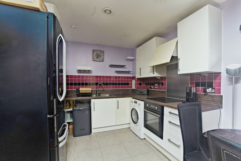 Property photo 3 of 16 Kitchen