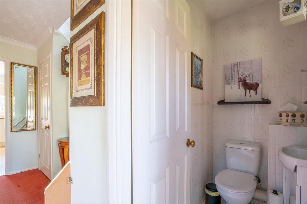 Property photo 2 of 25 Downstairs Cloakroom