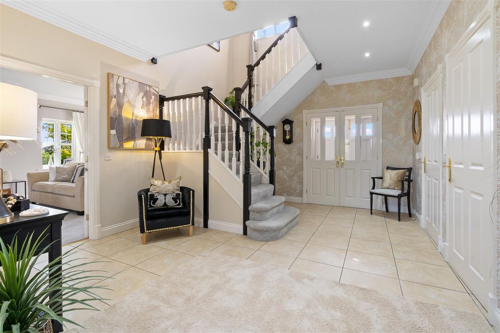 Property photo 3 of 52