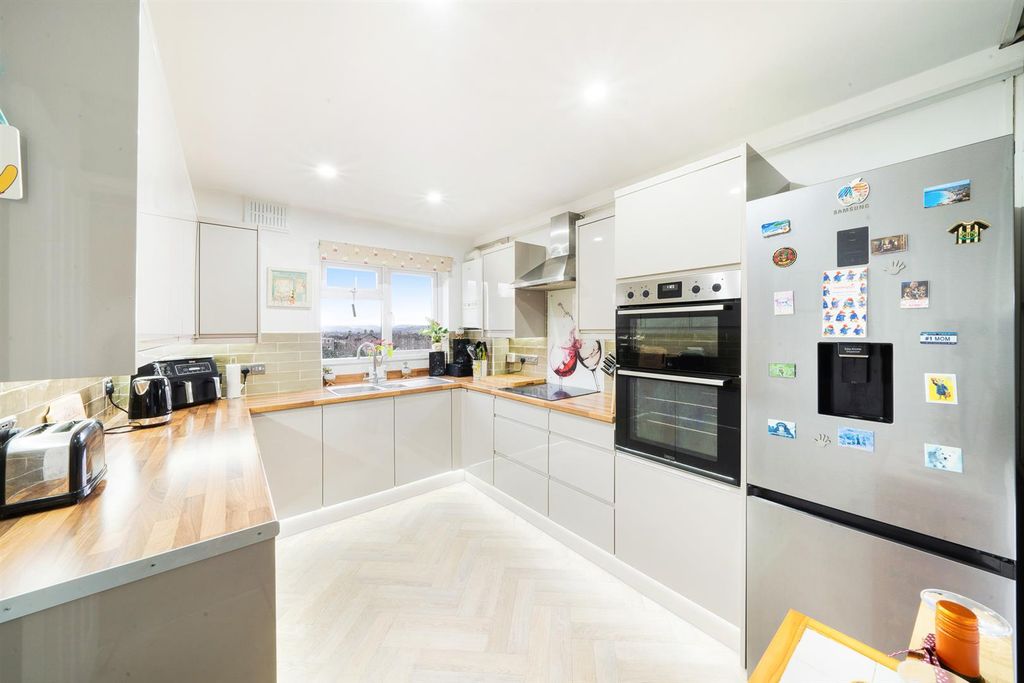 Property photo 1 of 15 Kitchen 2.Jpg