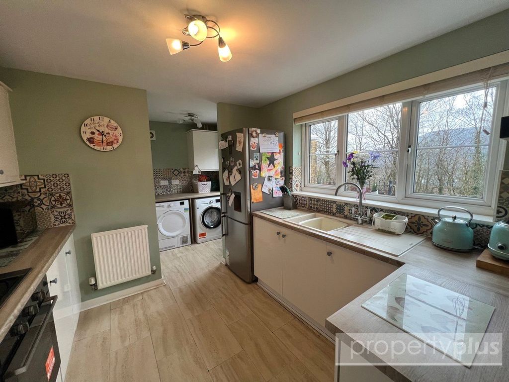 Property photo 2 of 17 Picture No. 04