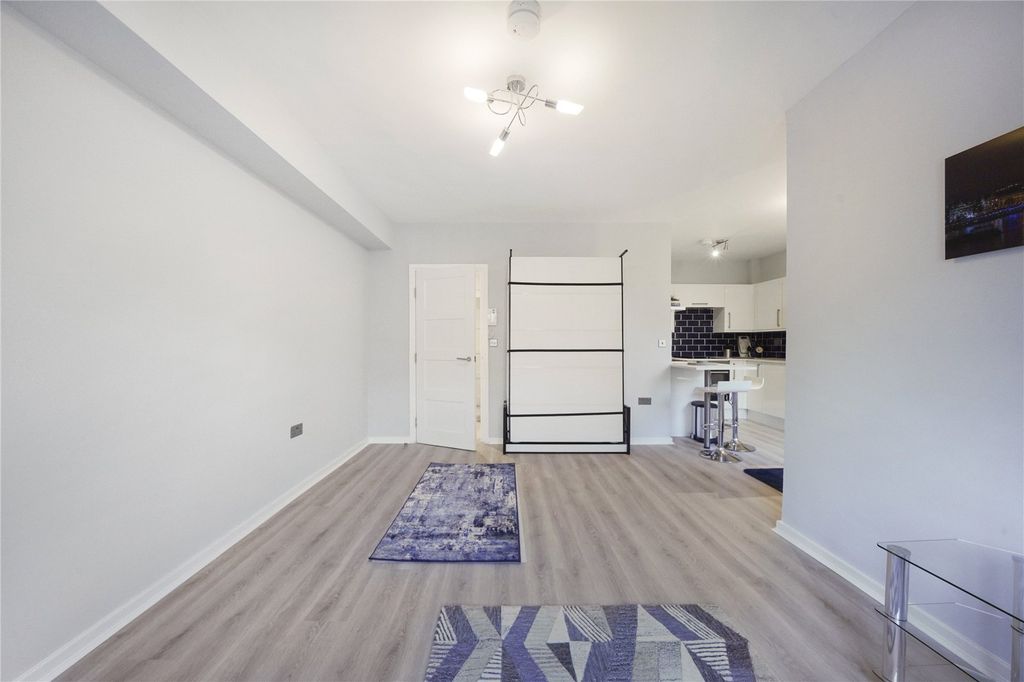 Property photo 2 of 15 Picture No. 10