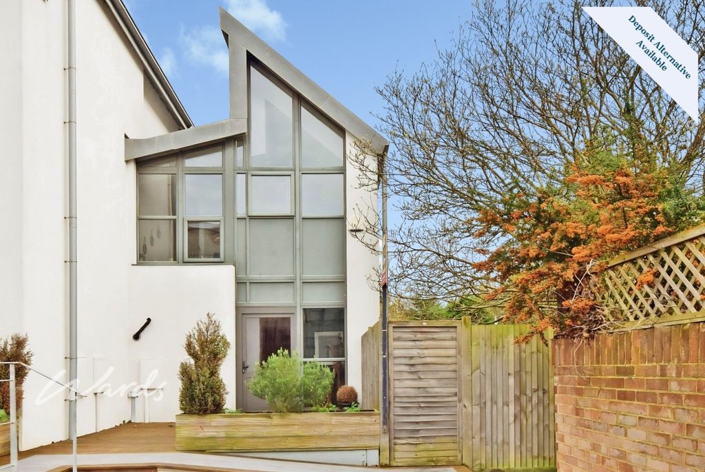 Property photo 1 of 10 Front