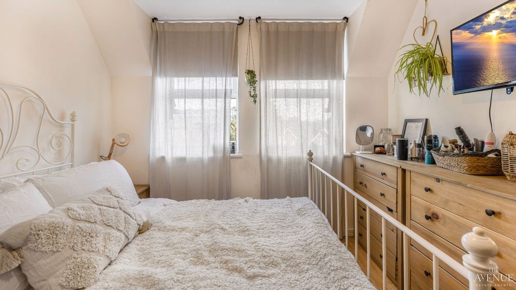Property photo 2 of 25 4377584