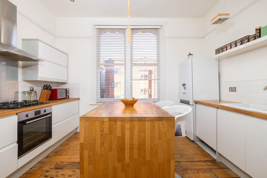 Property photo 1 of 28 Char7074.Jpg