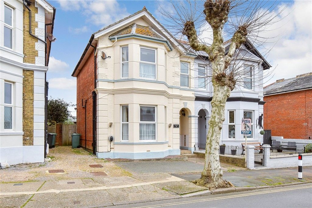 Property photo 1 of 18 External (Web)