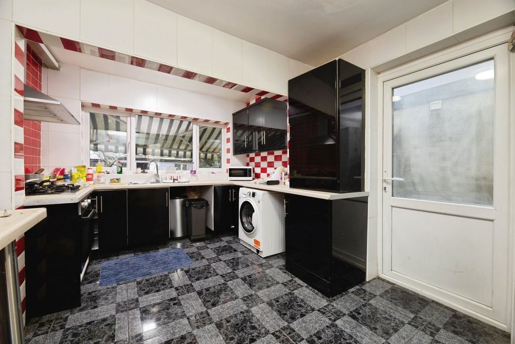 Property photo 2 of 16