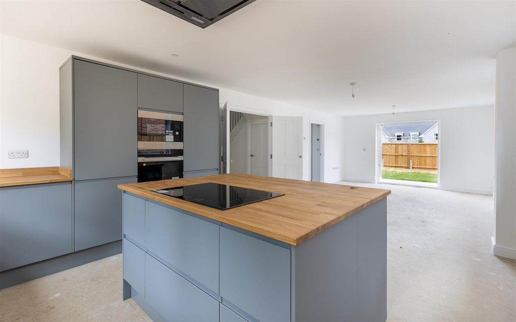 Property photo 3 of 21 Kitchen..Jpg