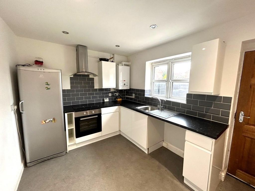 Property photo 3 of 7 Kitchen.Jpg