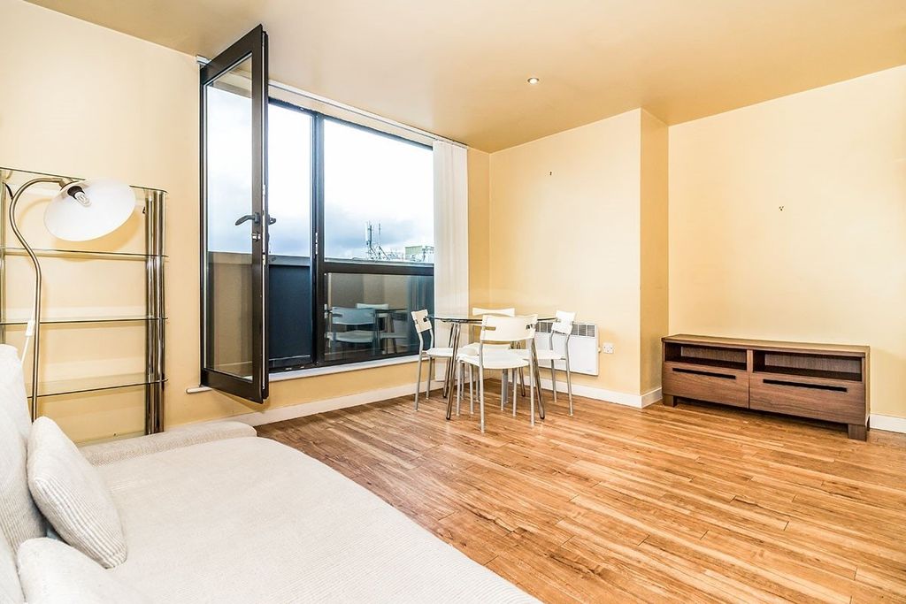 Property photo 2 of 8 Picture No. 18