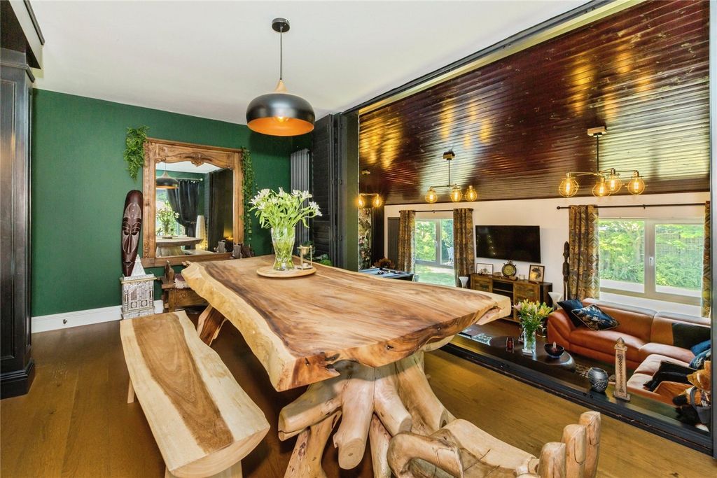 Property photo 2 of 37 Picture No. 20