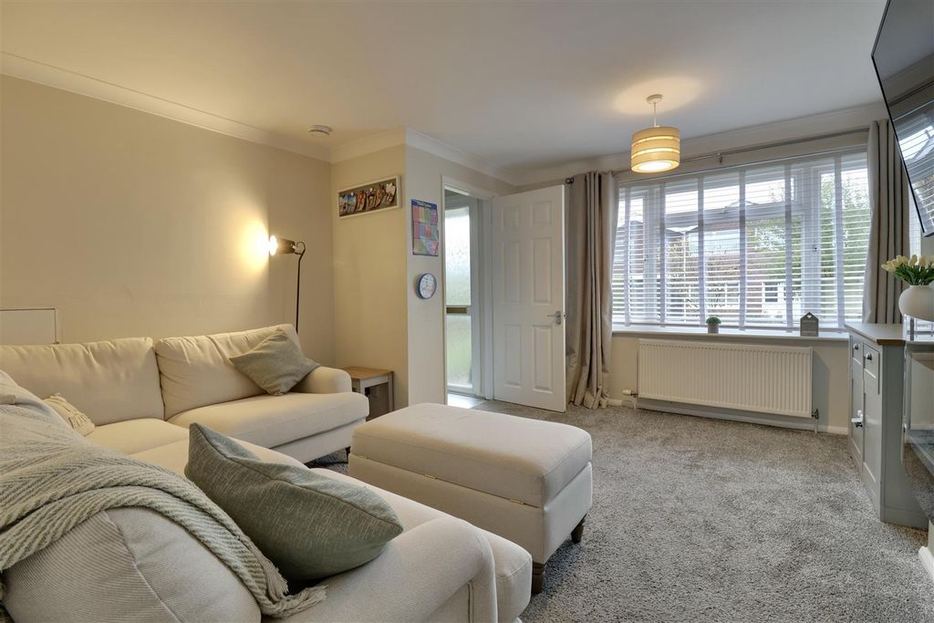 Property photo 2 of 13 90E35Da8-6F83-4F5D-B81E-E8589605Dffc_1_201_A.Jpeg