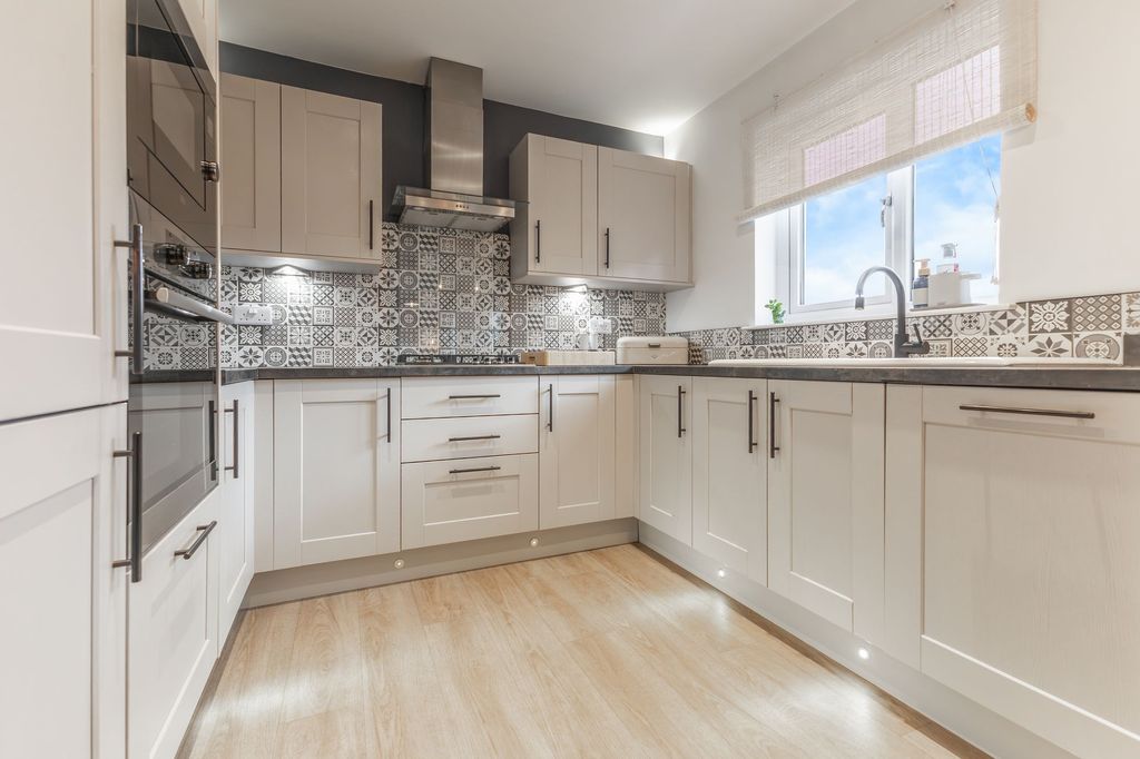 Property photo 2 of 26