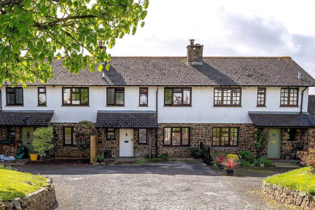 Property photo 1 of 42