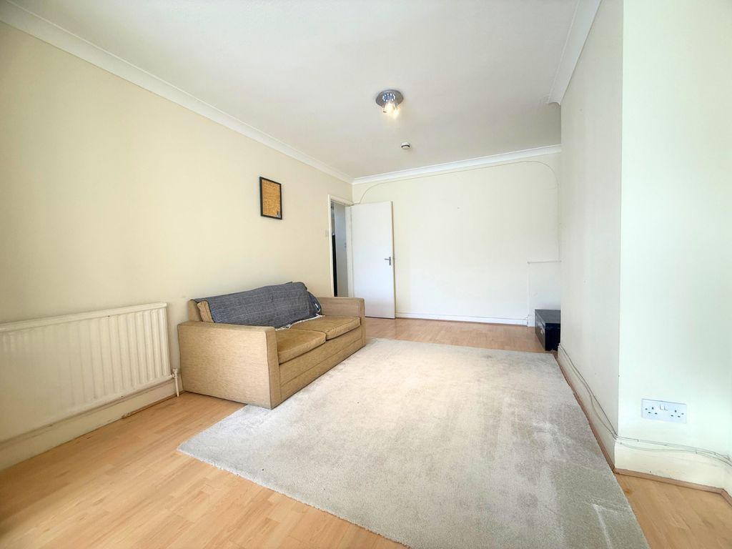 Property photo 2 of 25