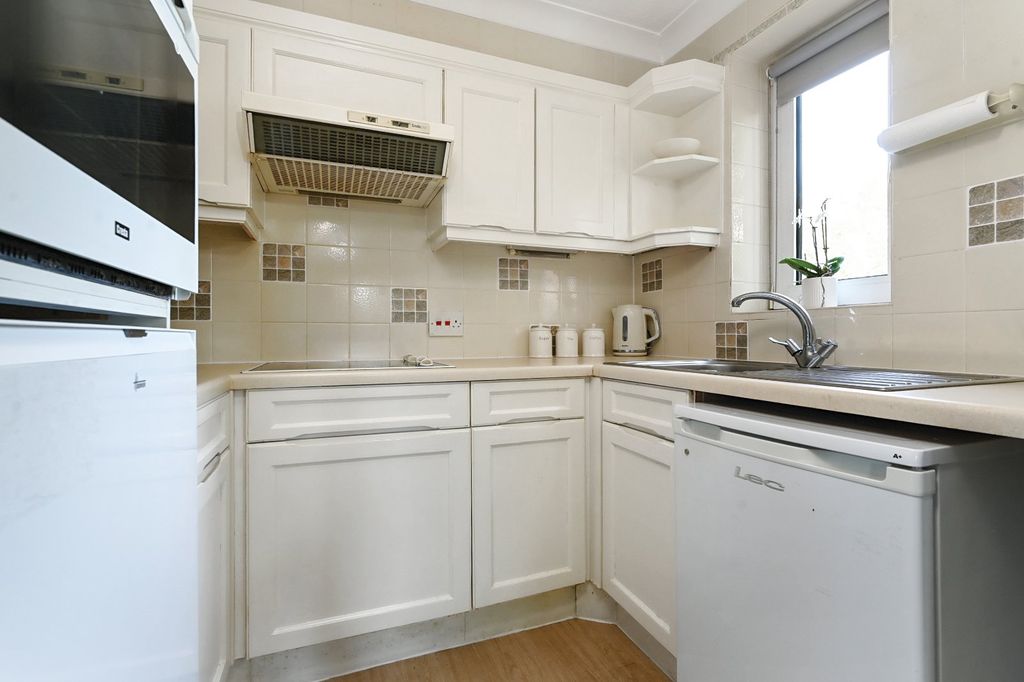 Property photo 3 of 16 Kitchen