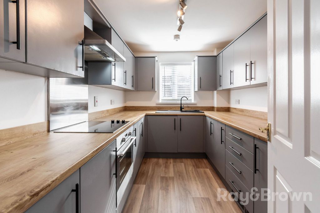 Property photo 3 of 38