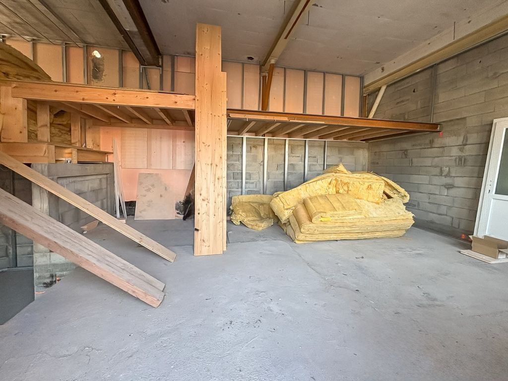 Property photo 1 of 4