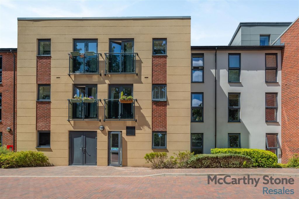 Property photo 1 of 20 8699386-Exterior02.Jpg