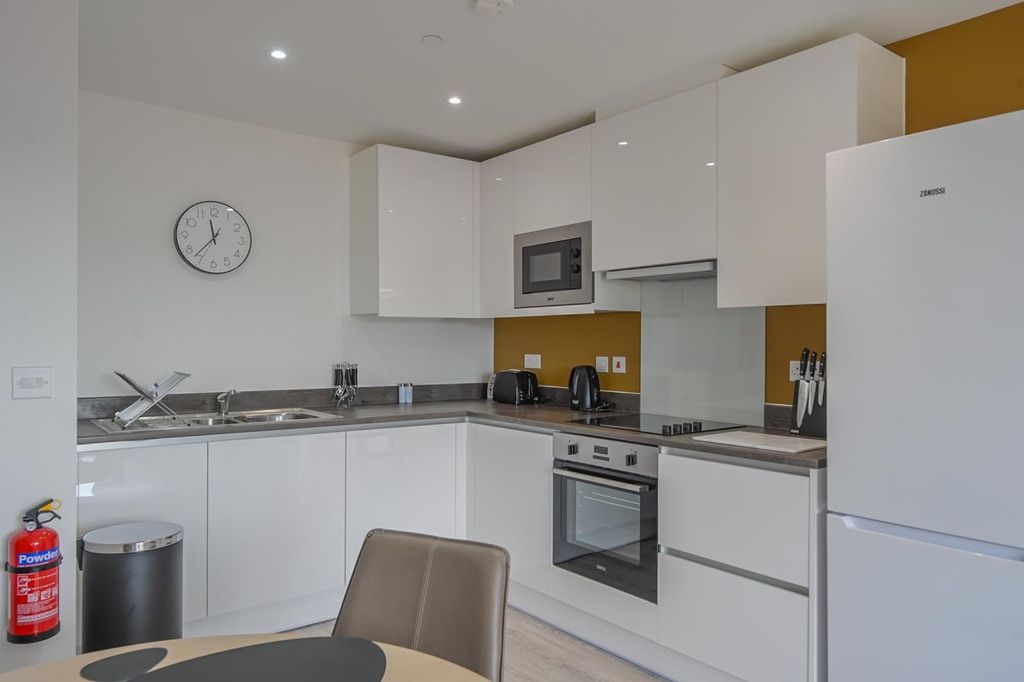 Property photo 3 of 12 Kitchen