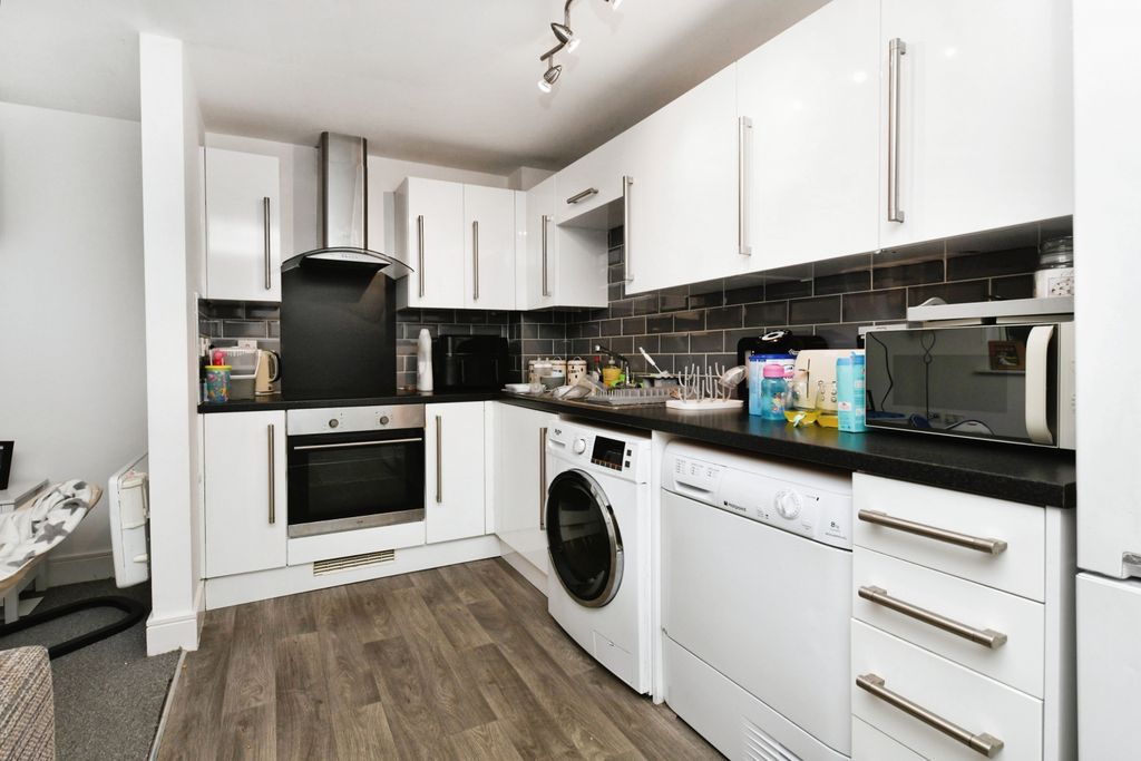 Property photo 3 of 14 Kitchen