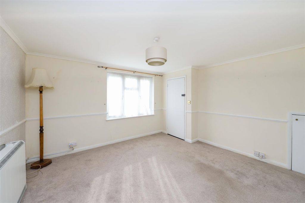 Property photo 3 of 9 Living Room