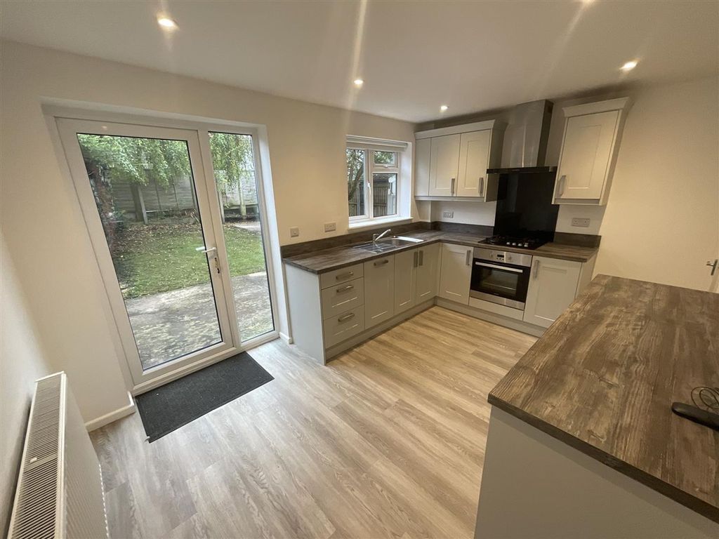 Property photo 2 of 12 Kitchen