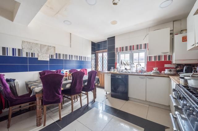 Property photo 2 of 20 Kitchen/Dining Area