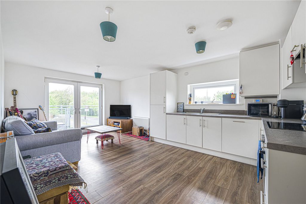 Property photo 3 of 27 Living Room