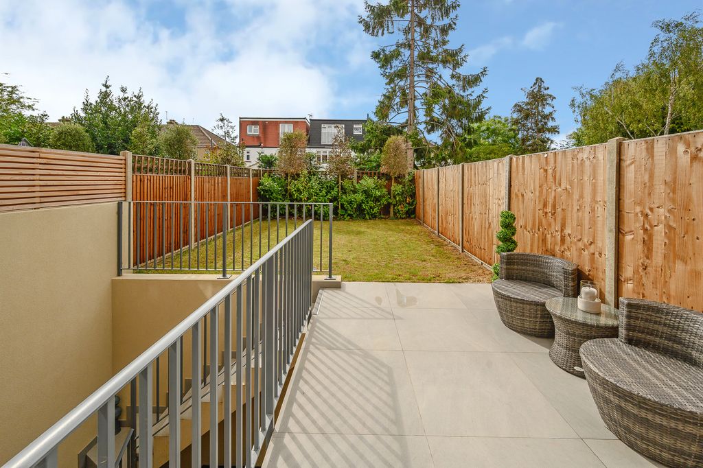 Property photo 1 of 14 6 Samara Place-19