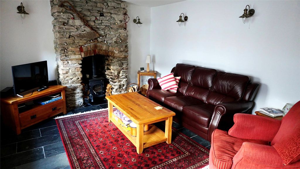Property photo 3 of 14 3 - Lounge