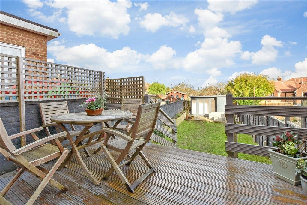 2 bed maisonette for saleRose Walk Close, Newhaven, East Sussex BN9