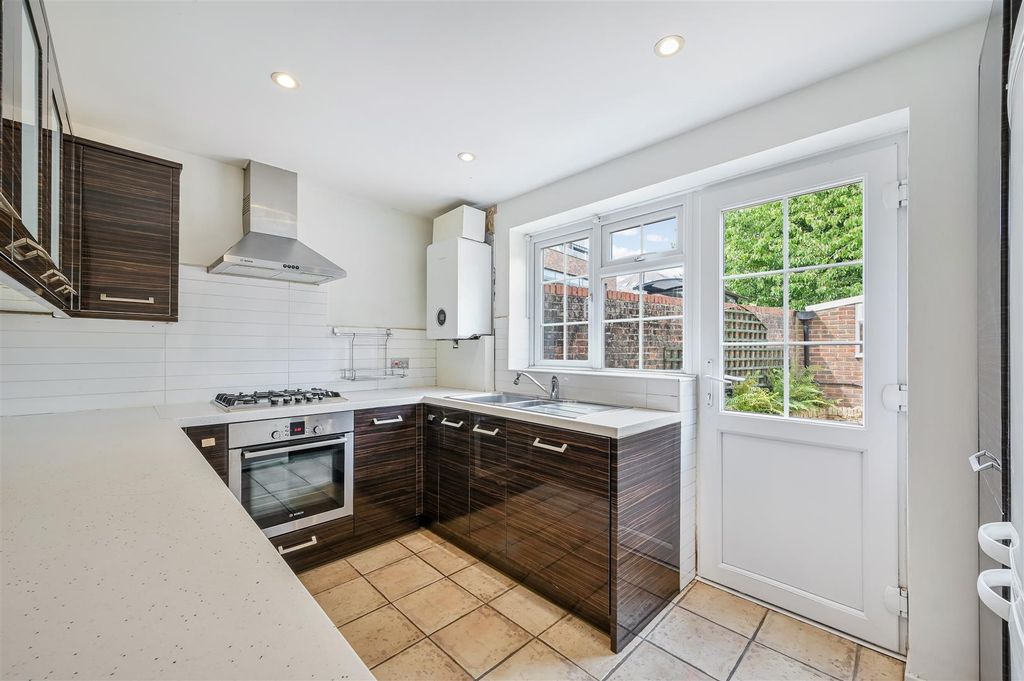 Property photo 2 of 14 Upper High Street, -13.Jpg