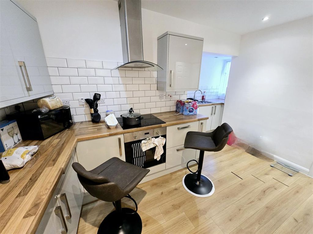 Additional image 10 of 1 bed flat for saleWestgate Street, Launceston PL15