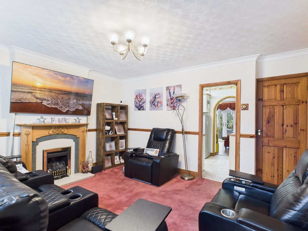 Property photo 3 of 20 Living Room