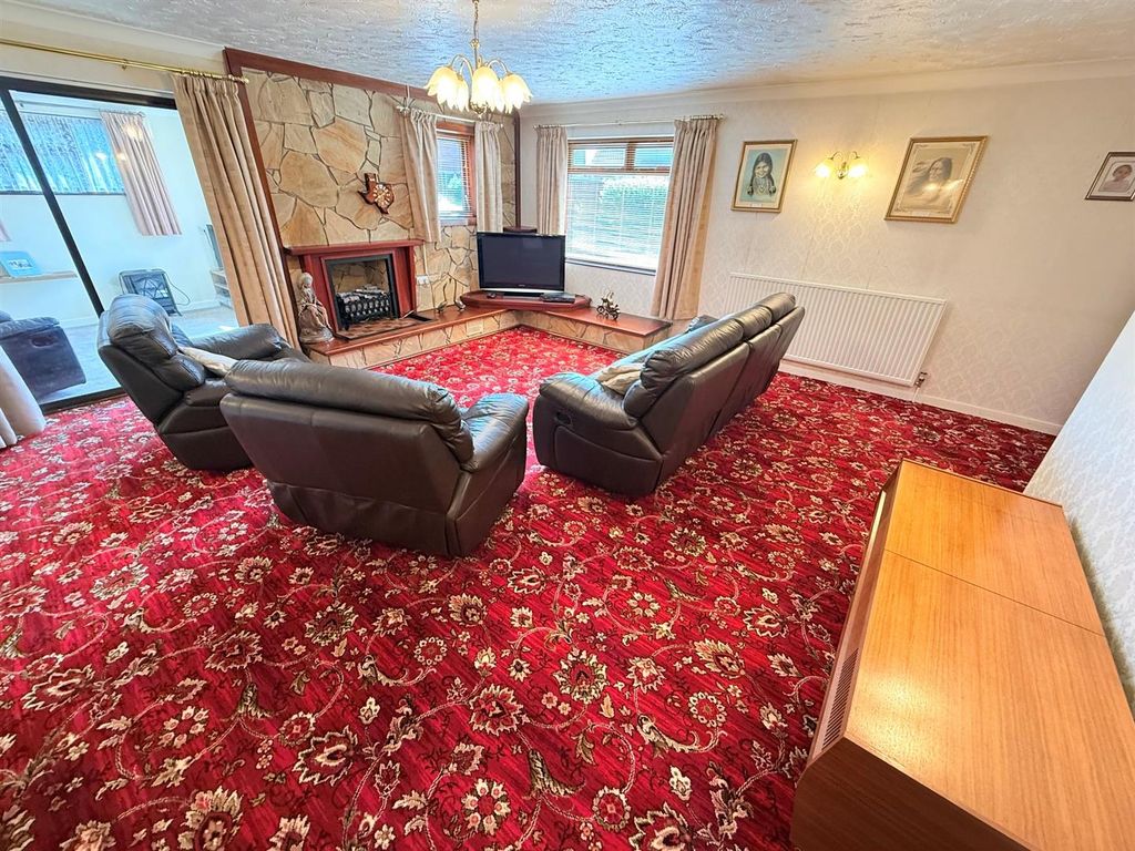 Property photo 3 of 22 Lounge