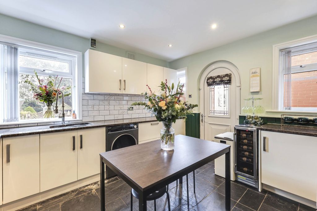 Property photo 2 of 17 Picture No. 03