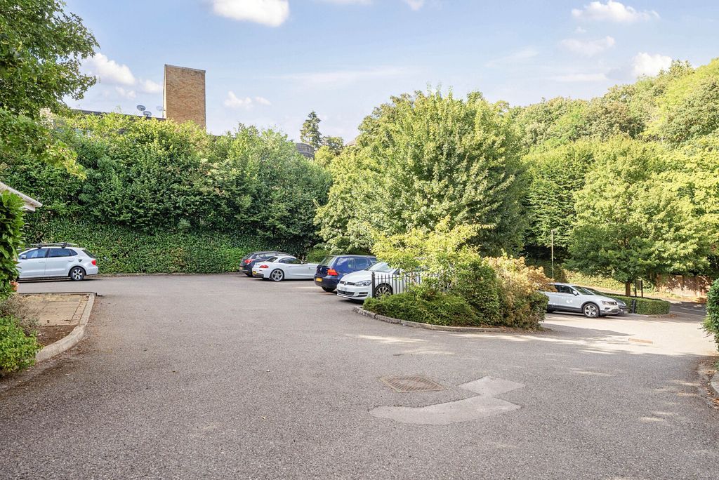 Property photo 2 of 18 1339674-8-689E0A6...