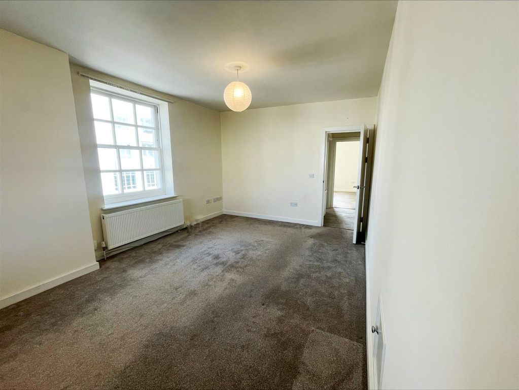 Property photo 2 of 5 Bedroom