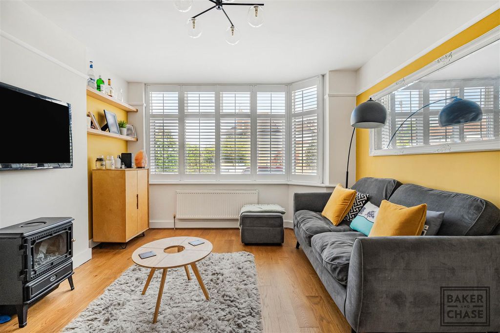 Property photo 2 of 20 Lounge