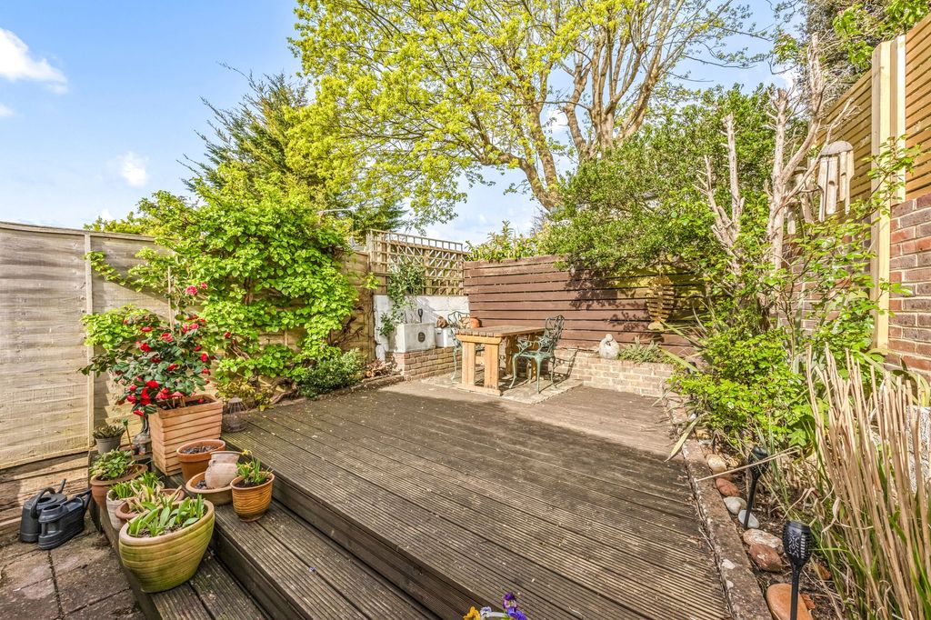 Property photo 2 of 21