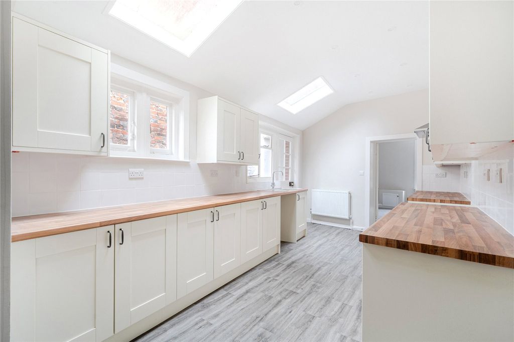 Property photo 3 of 17 Kitchen