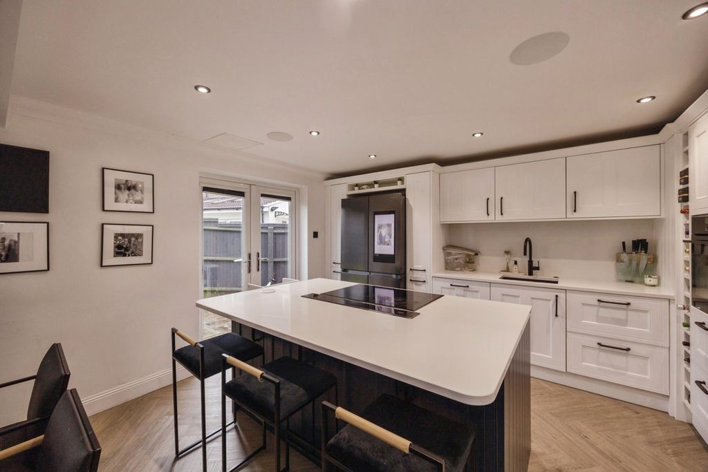 Property photo 2 of 17 Photo