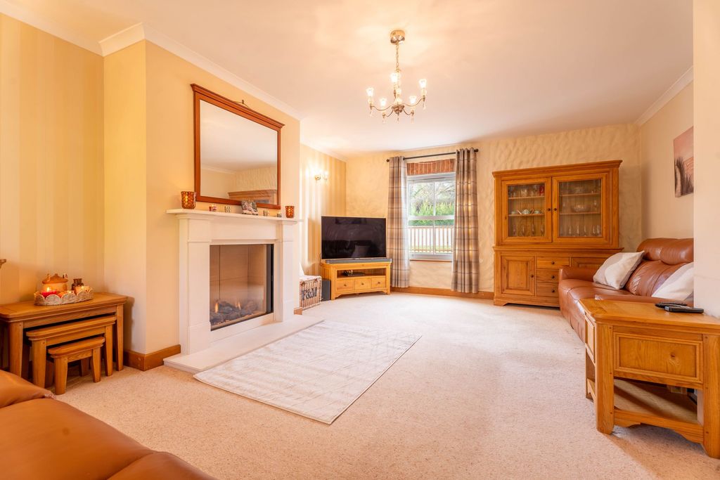 Property photo 2 of 42 Living Room