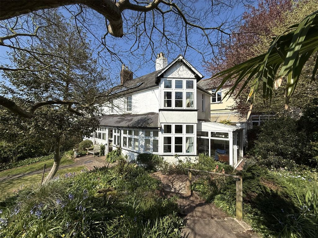 Property photo 1 of 12 Heatherdene
